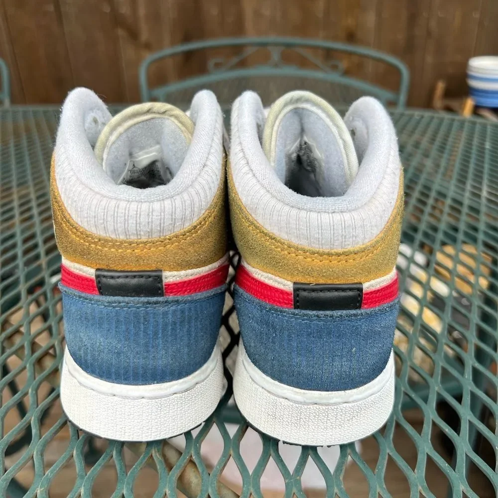 Nike Boys Kids Sneakers in Red, Green, and Gold 5Y